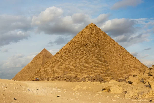 Famosas Grandes Pirâmides Gizé Deserto Areia Cairo — Fotografia de Stock