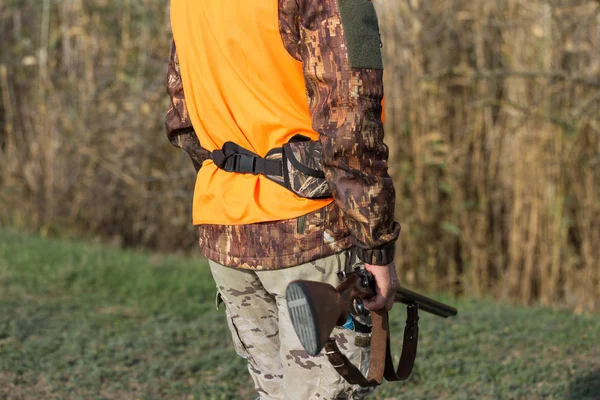 Man Gun His Hands Orange Vest Pheasant Hunt Wooded Area — Stock Photo, Image