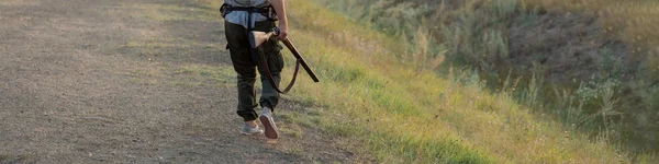 Chasseur Armé Dans Ses Mains Vêtements Chasse Dans Forêt Automne — Photo