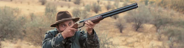 Período Caça Temporada Outono Aberto Caçador Com Uma Arma Suas — Fotografia de Stock