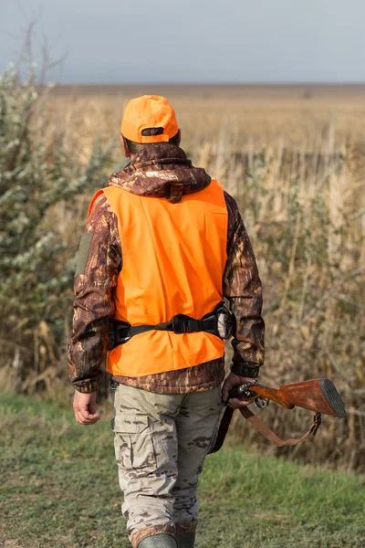 Man Gun His Hands Orange Vest Pheasant Hunt Wooded Area — Stock Photo, Image