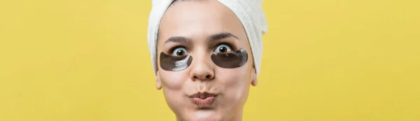 Young Beautiful Girl White Towel His Head Wears Collagen Gel — Stock Photo, Image