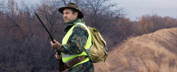 Homme Avec Pistolet Main Gilet Vert Lors Une Chasse Faisan — Photo