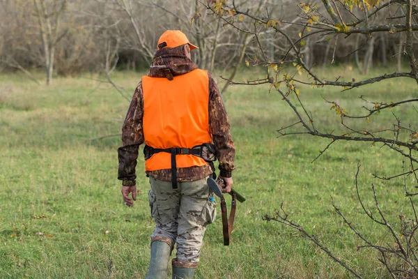 Man Gun His Hands Orange Vest Pheasant Hunt Wooded Area — Stock Photo, Image