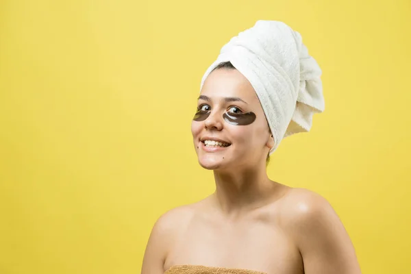 Young Beautiful Girl White Towel His Head Wears Collagen Gel — Stock Photo, Image