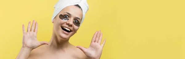 Young Beautiful Girl White Towel His Head Wears Collagen Gel — Stock Photo, Image