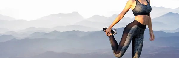 Thin Athletic Girl Takes Break Classes Background Mountains Early Morning — Stock Photo, Image
