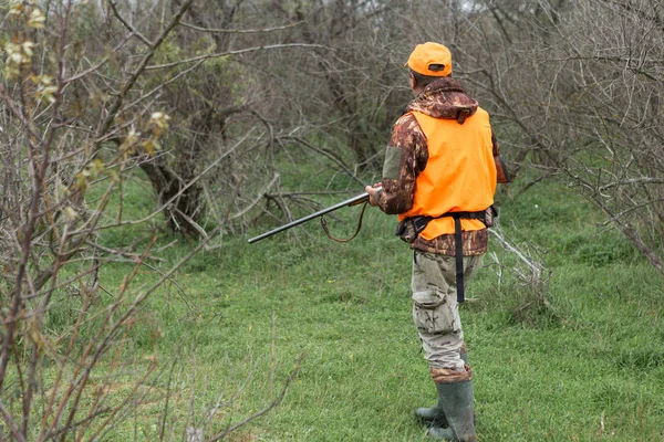 Man Gun His Hands Orange Vest Pheasant Hunt Wooded Area — Stock Photo, Image