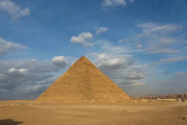 Famosas Grandes Pirâmides Gizé Deserto Areia Cairo — Fotografia de Stock