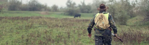 Jäger Mit Deutschem Drathaar Und Spaniel Taubenjagd Mit Hunden Reflektierenden — Stockfoto