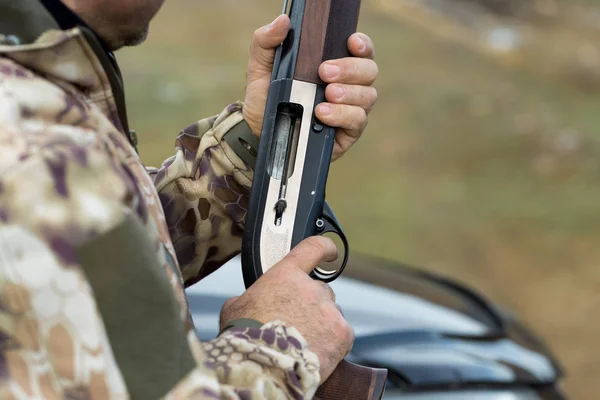 Carga Rifle Caza Calibre Liso Cazando Faisán Con Perros Cazador —  Fotos de Stock