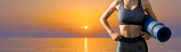 Young Slim Athletic Girl Sportswear Performs Set Exercises Background Sunset — Stock Photo, Image