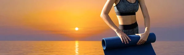 Young Slim Athletic Girl Sportswear Performs Set Exercises Background Sunset — Stock Photo, Image