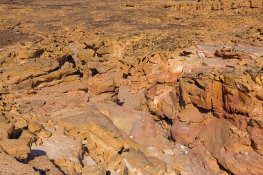 Renkli Kanyon South Sinai (Mısır) Yarımadası'nda bir rock oluşumdur. Çöl kayalar çok renkli kumtaşı arka plan.