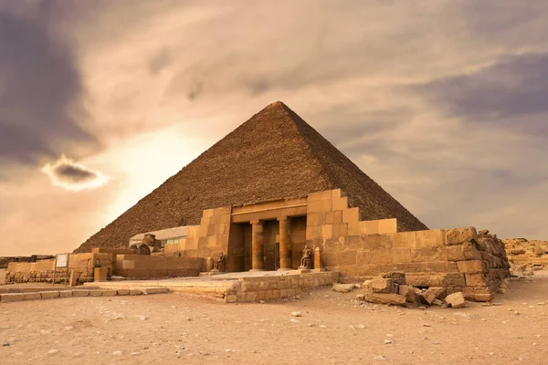 Berömda Giza Pyramiderna Sandöknen Kairo — Stockfoto