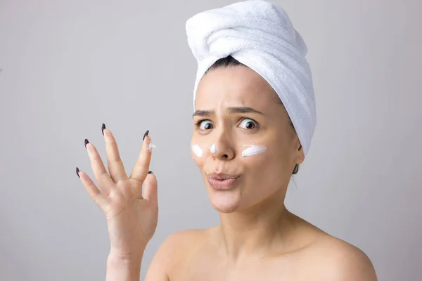 Beauty Portrait Woman White Towel Head Applies Cream Face Skincare — Stock Photo, Image