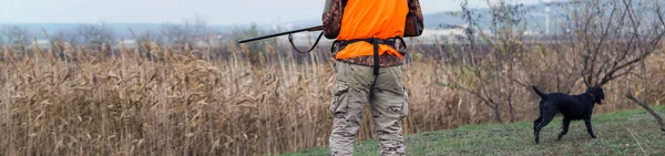 Période Chasse Saison Automne Ouverte Chasseur Armé Dans Ses Mains — Photo