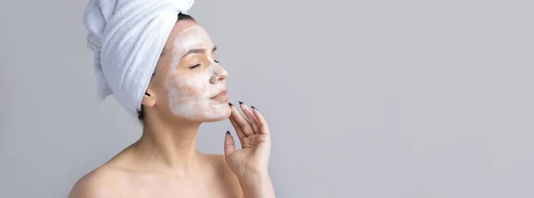 Beauty Portrait Woman White Towel Head Applies Cream Face Skincare — Stock Photo, Image