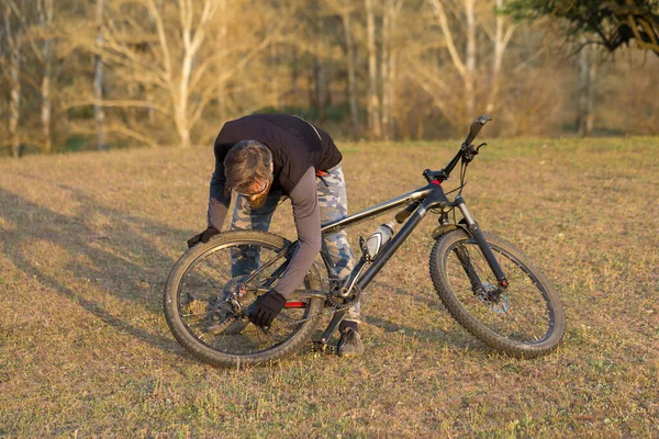 Sport Barbu Brutal Gars Sur Vélo Montagne Moderne Cycliste Dans — Photo