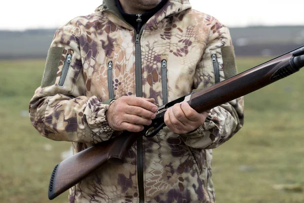 Carga Rifle Caza Calibre Liso Cazando Faisán Con Perros Cazador —  Fotos de Stock