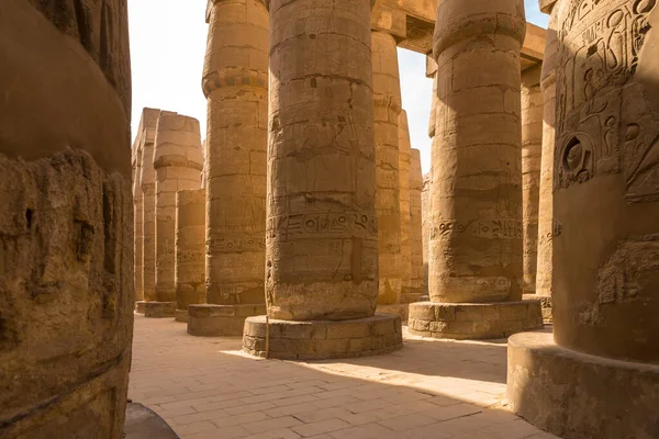 Karnak Temple Ruinerna Templet Präglade Hieroglyfer Väggen — Stockfoto