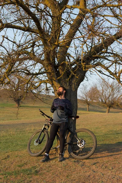 Ciclist Pantaloni Scurți Tricou Bicicletă Modernă Din Carbon Furculiță Suspendată — Fotografie, imagine de stoc