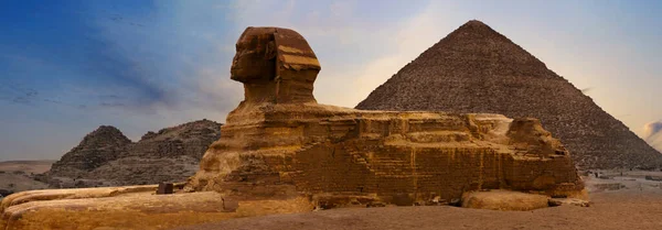 Sfinx Mot Bakgrund Stora Egyptiska Pyramiderna Afrika Giza Plateau — Stockfoto