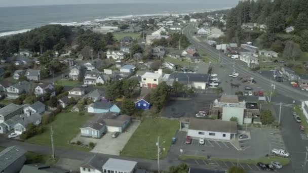 Luftaufnahme einer Strandstadt in Oregon — Stockvideo