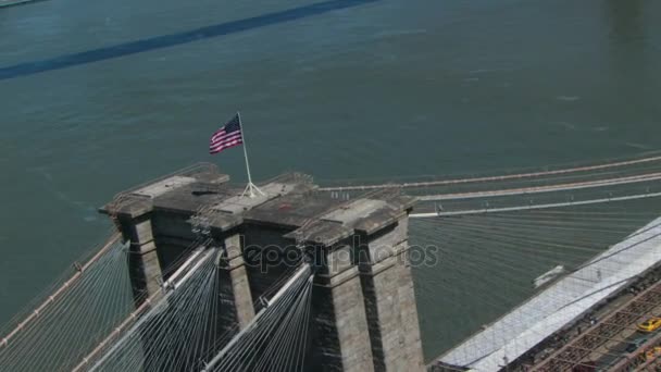 Circling flag on brooklyn bridge — Stock Video