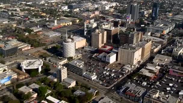 Luchtfoto uitzicht op de skyline van stad — Stockvideo