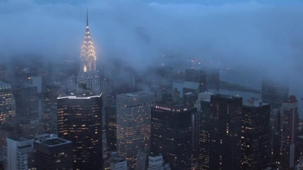 ニューヨーク市のスカイラインの時間経過を覆う霧 — ストック動画