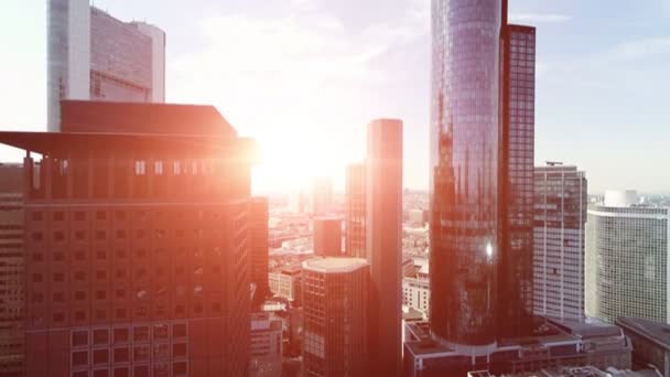 Frankfurt Duitsland bank financiële wijk helikopter vliegen over stad — Stockvideo