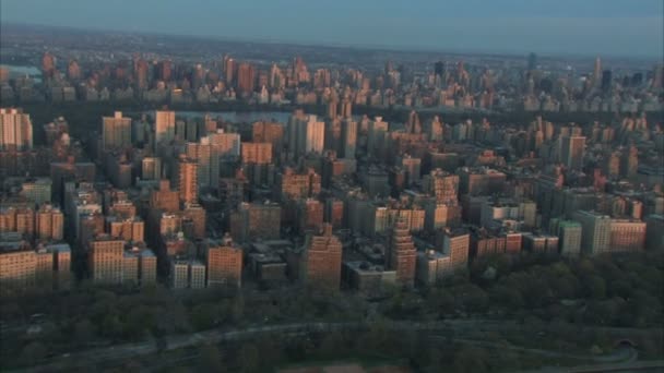 Μεγάλη θέα της Νέας Υόρκης το ηλιοβασίλεμα — Αρχείο Βίντεο