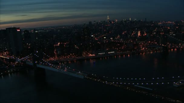 NYC gece hayatı köprü hava — Stok video