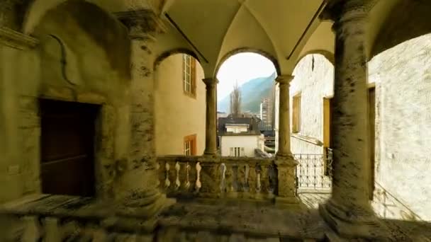 Viejo edificio romántico arquitectura nostálgica — Vídeos de Stock