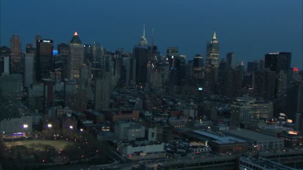 ミッドタウン マンハッタン ニューヨーク夜明け空中 — ストック動画