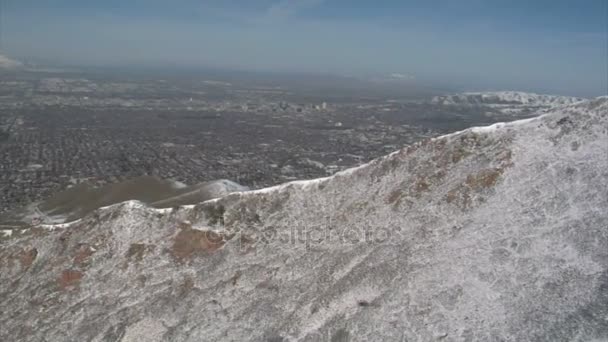 Foto aérea de Salt Lake City y montañas en invierno — Vídeo de stock
