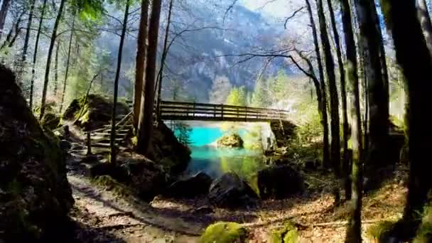 Survol lac station étang turquoise eau vue aérienne — Video