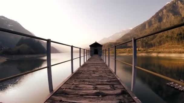 Modo de vida estrada para o sucesso caminho rua estrada vista aérea lago panorama — Vídeo de Stock