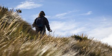 Kişi alanına yürüyor