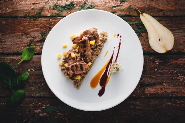 Füme hindi eti risotto ve armut ile