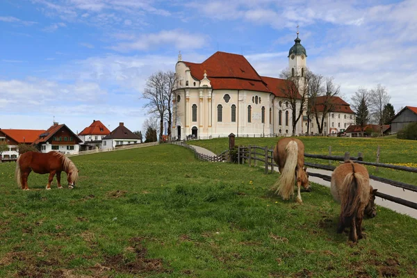 Den berömda Wieskirche i Steingaden i Bayern (Tyskland). — Stockfoto