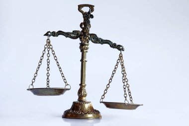 Metalden bir ölçek. Dengesiz bir ölçek 