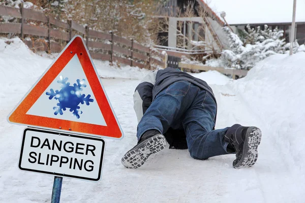 A man has slipped and has fallen down — Stock Photo, Image