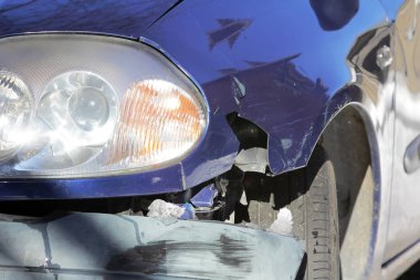Kaza araba - araba kışın ile bir trafik kazası