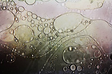 Su doku: yeşil, sarı ve kırmızı arka plan