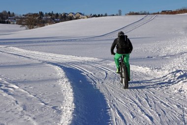 Kış aylarında Bisiklete binme. Karda Fatbike
