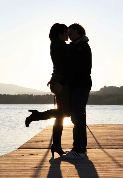 Young Couple Kissing Light Sunset Lake — Stock Photo, Image