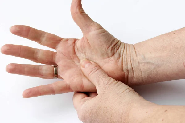 Seorang Wanita Tua Memiliki Rasa Sakit Tangannya Warga Senior Dengan — Stok Foto