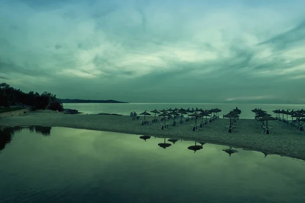 Panoramatický snímek východ slunce na pláži v Mallorce. V Evropě. Lázně — Stock fotografie